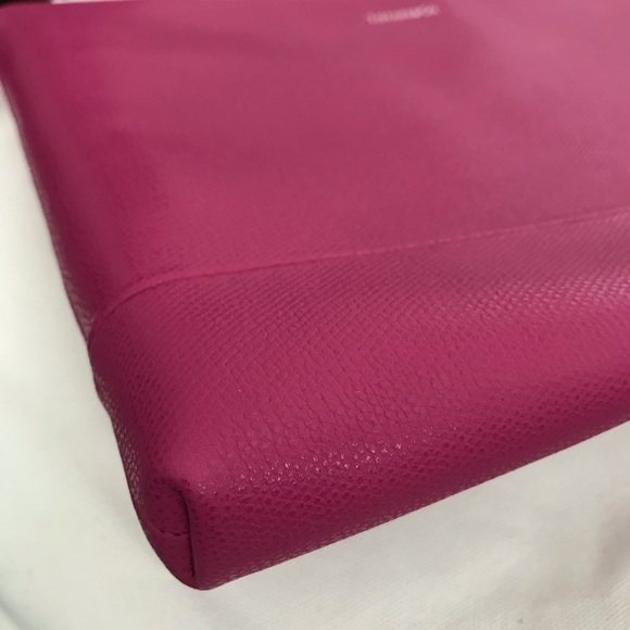 Tiffany & Co. Textured Leather Zip Pouch (🎁 Idea) - Picture 7 of 10